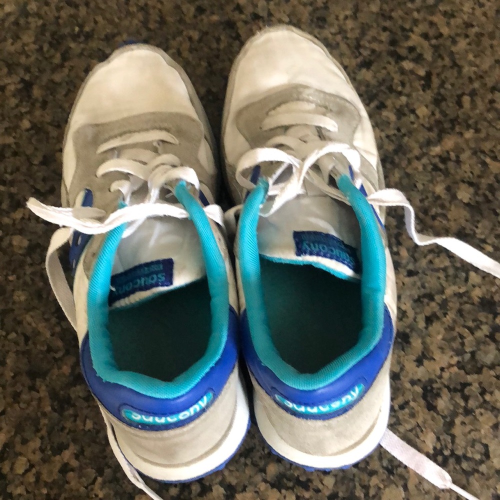 Saucony tennis shoes